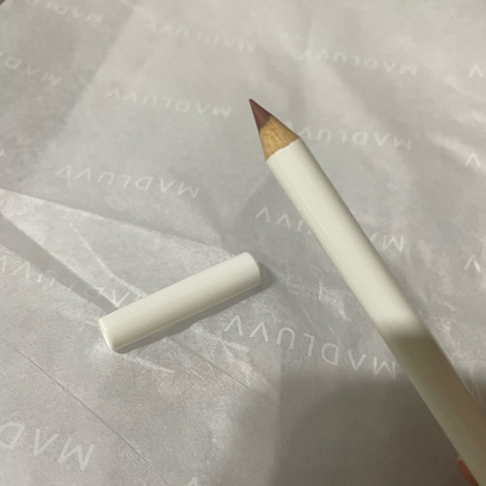 5 items x $25 Madluvv lipstick line Nwt - Picture 3 of 4